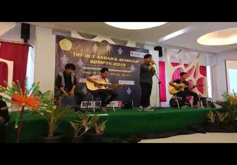 Penampilan UKM Musik STIE YAI Yayasan Administrasi Indonesia